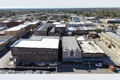 207 W Grand Avenue, Yoakum, TX 77995 - Photo 45