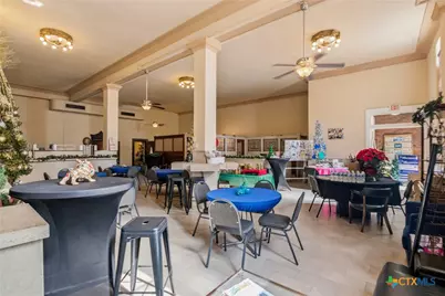 207 W Grand Avenue, Yoakum, TX 77995 - Photo 7