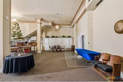 207 W Grand Avenue, Yoakum, TX 77995 - Photo 17