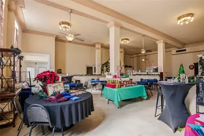 207 W Grand Avenue, Yoakum, TX 77995 - Photo 7