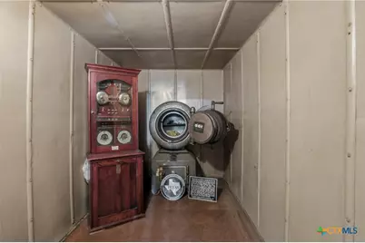 207 W Grand Avenue, Yoakum, TX 77995 - Photo 15