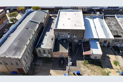 207 W Grand Avenue, Yoakum, TX 77995 - Photo 47