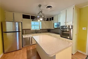 880 W Merriweather St, New Braunfels, TX 78130 - Photo 9