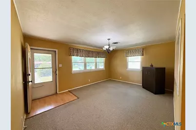 880 W Merriweather Street, New Braunfels, TX 78130 - Photo 5