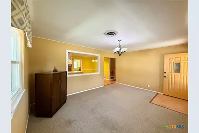 880 W Merriweather Street, New Braunfels, TX 78130 - Photo 7