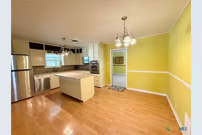 880 W Merriweather Street, New Braunfels, TX 78130 - Photo 11