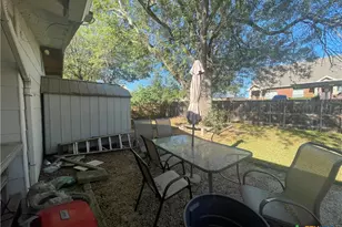 880 W Merriweather St, New Braunfels, TX 78130 - Photo 23