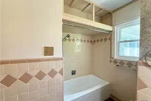 880 W Merriweather St, New Braunfels, TX 78130 - Photo 23