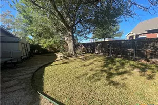 880 W Merriweather St, New Braunfels, TX 78130 - Photo 21