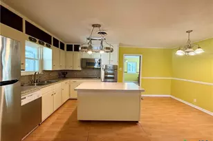 880 W Merriweather St, New Braunfels, TX 78130 - Photo 13