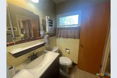 880 W Merriweather Street, New Braunfels, TX 78130 - Photo 13