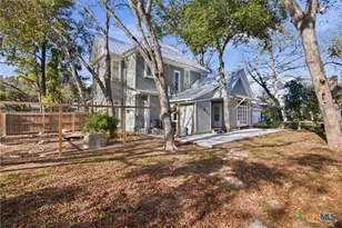 211 Lavaca St, Yoakum, TX 77995 - Photo 37