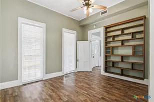 211 Lavaca St, Yoakum, TX 77995 - Photo 35