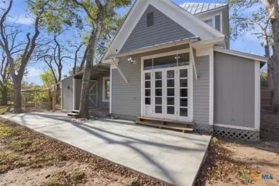 211 Lavaca Street, Yoakum, TX 77995 - Photo 37