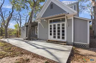 211 Lavaca St, Yoakum, TX 77995 - Photo 37