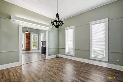 211 Lavaca Street, Yoakum, TX 77995 - Photo 9