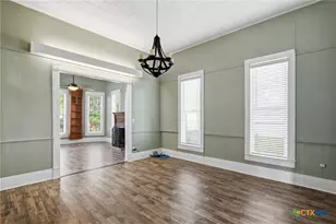 211 Lavaca St, Yoakum, TX 77995 - Photo 9