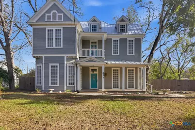 211 Lavaca Street, Yoakum, TX 77995 - Photo 1