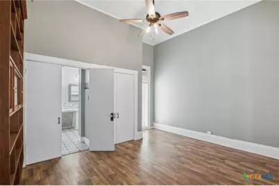 211 Lavaca Street, Yoakum, TX 77995 - Photo 33