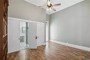 211 Lavaca St, Yoakum, TX 77995 - Photo 33