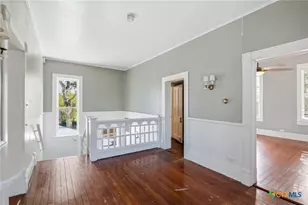 211 Lavaca St, Yoakum, TX 77995 - Photo 29