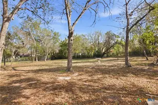 211 Lavaca St, Yoakum, TX 77995 - Photo 39