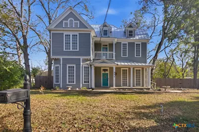 211 Lavaca Street, Yoakum, TX 77995 - Photo 3