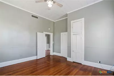 211 Lavaca Street, Yoakum, TX 77995 - Photo 23