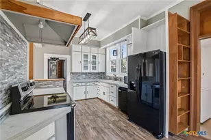 211 Lavaca St, Yoakum, TX 77995 - Photo 15