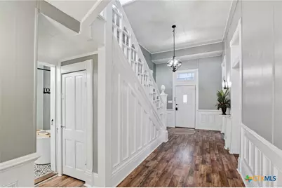 211 Lavaca Street, Yoakum, TX 77995 - Photo 7