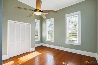 211 Lavaca Street, Yoakum, TX 77995 - Photo 15