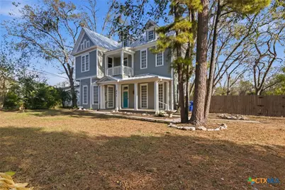 211 Lavaca Street, Yoakum, TX 77995 - Photo 47