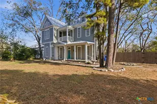 211 Lavaca St, Yoakum, TX 77995 - Photo 47