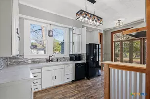 211 Lavaca St, Yoakum, TX 77995 - Photo 17