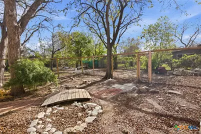 211 Lavaca Street, Yoakum, TX 77995 - Photo 41