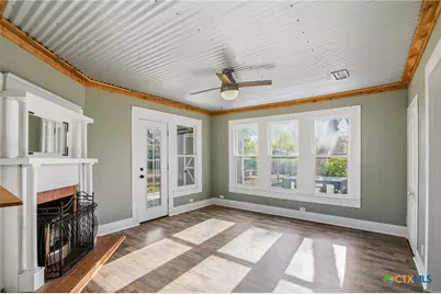 211 Lavaca Street, Yoakum, TX 77995 - Photo 25