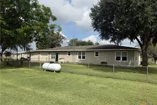 1045 Arnold Rd, Victoria, TX 77905 - Photo 3