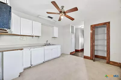 617 N College Street, Gonzales, TX 78629 - Photo 13