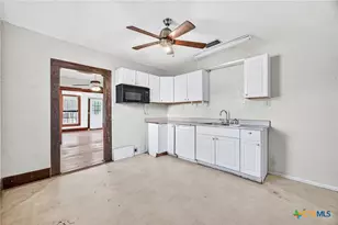 617 N College St, Gonzales, TX 78629 - Photo 15