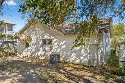 617 N College Street, Gonzales, TX 78629 - Photo 33