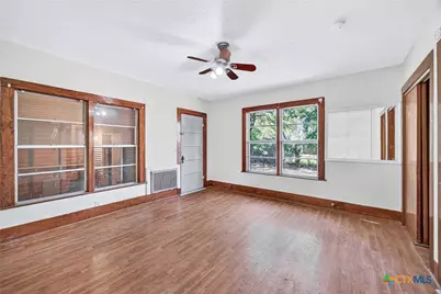 617 N College Street, Gonzales, TX 78629 - Photo 17