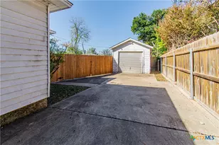 606 N 13th St, Temple, TX 76501 - Photo 17