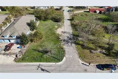 110 N Robinson Street, Taylor, TX 76574 - Photo 5