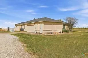 15620 Harry Lind Rd, Elgin, TX 78621 - Photo 35