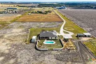 15620 Harry Lind Rd, Elgin, TX 78621 - Photo 5