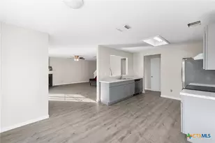 8010 Chestnut Gate Dr, Converse, TX 78109 - Photo 7