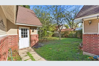 431 N Milam Street, Seguin, TX 78155 - Photo 23