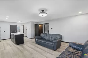 431 N Milam St, Seguin, TX 78155 - Photo 7