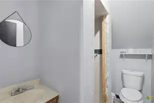 431 N Milam St, Seguin, TX 78155 - Photo 17