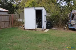 233 Indiana St, Bloomington, TX 77951 - Photo 15